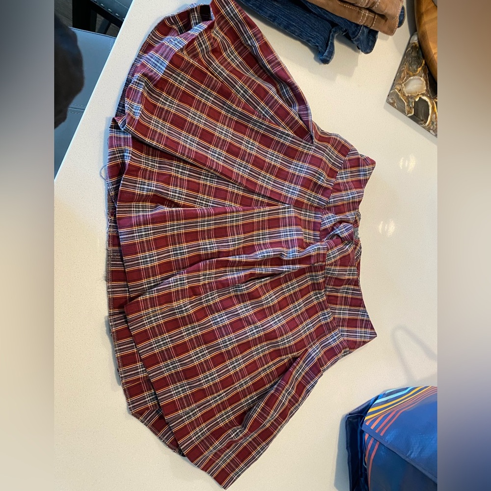 Red plaid skirt pleated